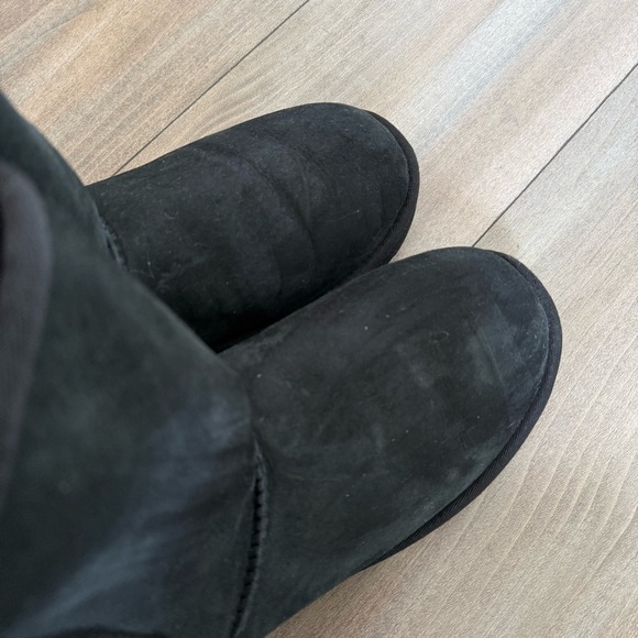UGG women’s Classic Short II sheepskin boot black size 10 - Picture 5 of 6